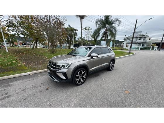 VOLKSWAGEN TAOS 1.4 250 TSI TOTAL FLEX HIGHLINE AUTOMÁTICO